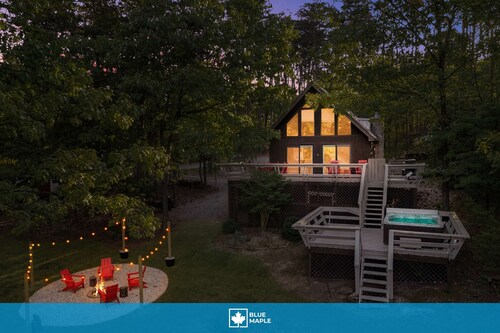 Dog-Friendly Chalet w/Hot Tub, Fire Pit & Deck