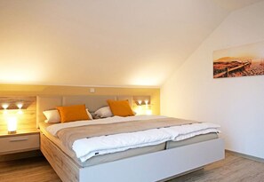 Apartment | 4 bedrooms, in-room safe, iron/ironing board - Holiday Home sea Breeze (Butjadingen)