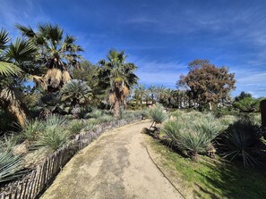 Property grounds - Duplex Contemporain, Climatisation à Deux pas de la mer (LA SEYNE SUR MER)