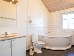 Bathroom - 8 Person Holiday Home in Norre Nebel (Norre Nebel)