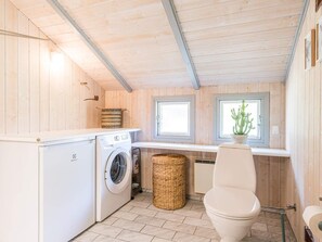 Bathroom - 6 Person Holiday Home in Henne (Henne)