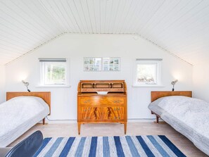 Room - 6 Person Holiday Home in Henne (Henne)