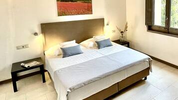 Apartment | 1 bedroom, individually furnished, bed sheets