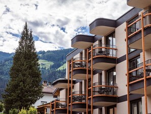 Exterior - Modern Holiday Apartment (Fuegen)