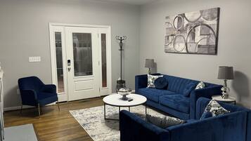 Een smart-tv en een open haard