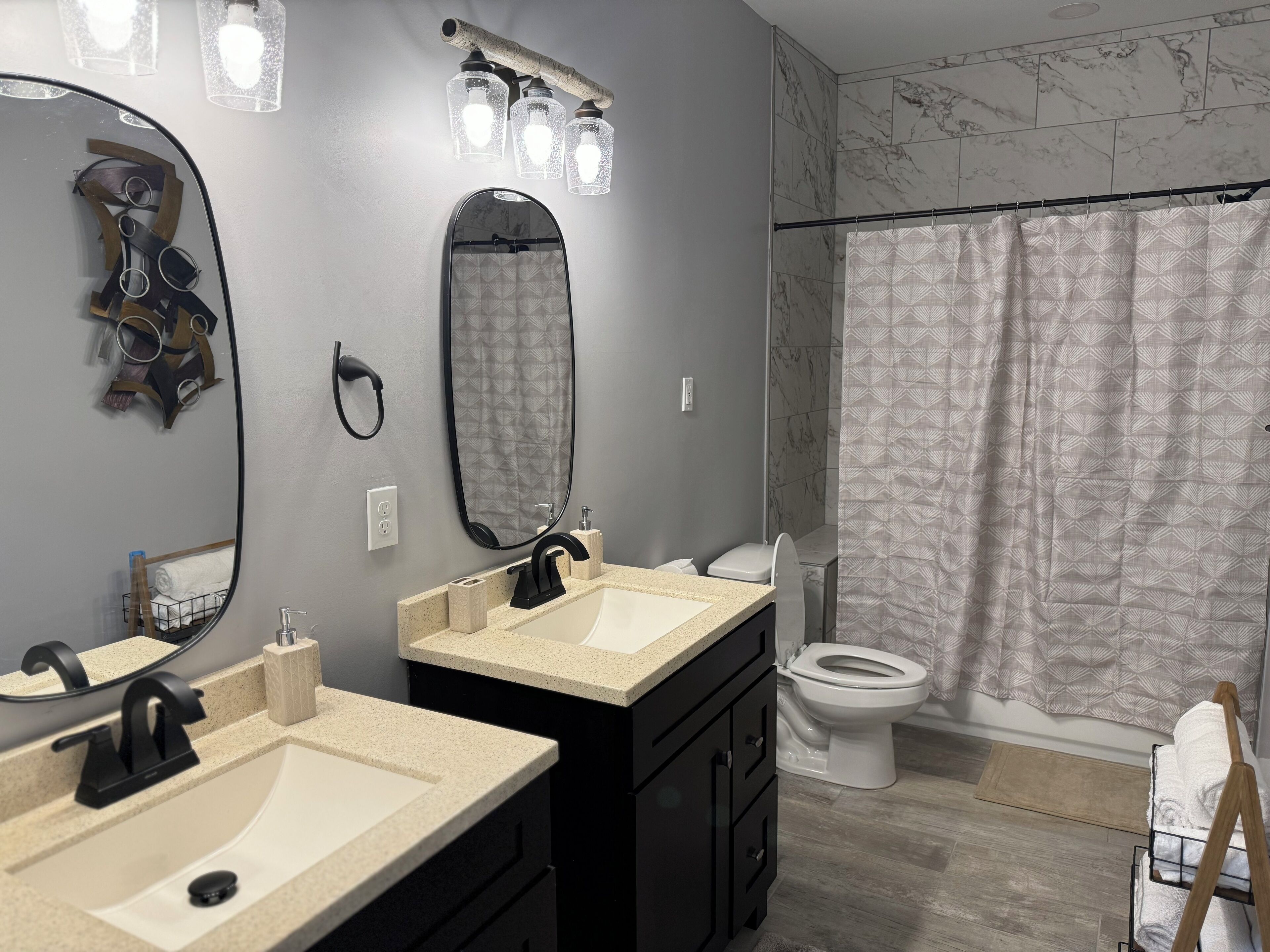 Towels, soap, shampoo, toilet paper