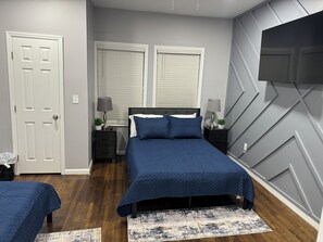 3 habitaciones, tabla de planchar con plancha, wifi y ropa de cama 