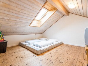 Room - 6 Person Holiday Home in Henne (Henne)