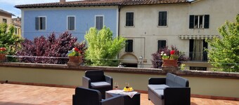 Apartment sleeps 6 located in in the heart  Asciano, with terrace.