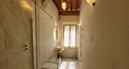 Apartment sleeps 6 located in in the heart Asciano, with terrace.
