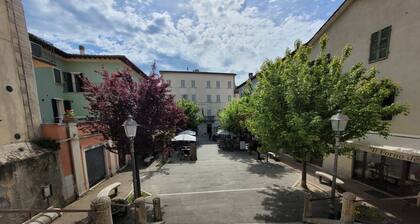 Apartment sleeps 6 located in in the heart Asciano, with terrace.