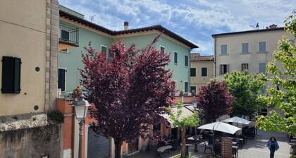 Apartment sleeps 6 located in in the heart Asciano, with terrace.