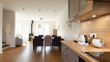 Apartment | Private kitchen | Oven