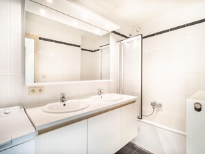Apartment | Bathroom - Apartment in Belgium Near the Sea (Koksijde)