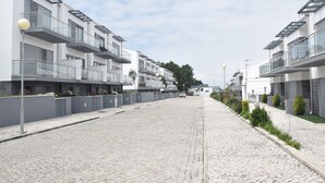 House | Exterior - Holiday Home Near Sao Martinho Beach (Caldas da Rainha)