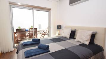 House | 3 bedrooms, individually furnished, iron/ironing board, bed sheets