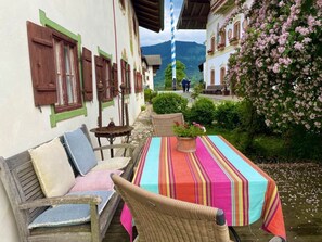 Property grounds - Yvonne in the Schusterhausl (Samerberg)