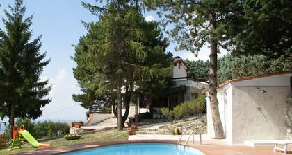 Charming Cottage With Panoramic Pool