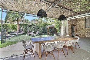Outdoor dining - Villa Prestige Calme & Confort (Marseille)
