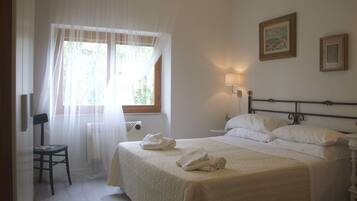 House | 2 bedrooms, individually furnished, iron/ironing board, bed sheets