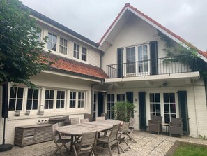 House | Exterior - Charming Home w/ Garden (Ostend)