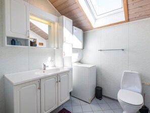 House | Bathroom - 6 Person Holiday Home in Fano (Fano)