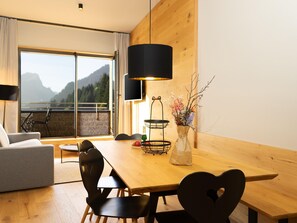 Apartment | Dining