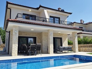 Villa | Pool - Apartment in Croatia Near the Adriatic Coast (Malinska-Dubasnica)