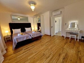 Villa | 5 bedrooms, individually furnished, iron/ironing board, bed sheets