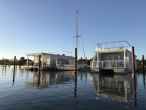 Marina - Houseboat Comfortable Vacation Home (Grossenbrode)