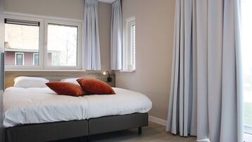 House | 5 bedrooms, individually furnished, bed sheets