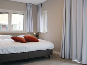 5 bedrooms, individually furnished, bed sheets