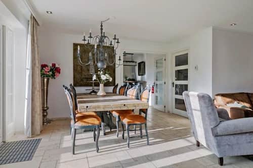 Villa | Dining