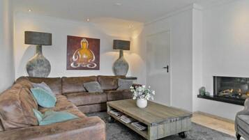 Villa | Living room | Fireplace