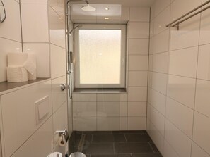 Apartment | Bathroom - Apartment in Essen With Scenic Terrace (Essen)