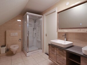 Villa | Bathroom