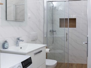 Appartamento | Bagno | Asciugacapelli, asciugamani, carta igienica