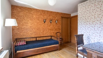 House | 4 bedrooms, individually furnished, iron/ironing board
