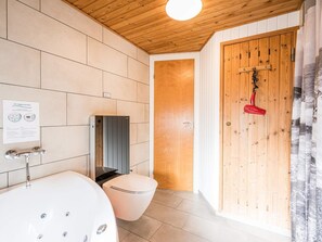 House | Bathroom - 6 Person Holiday Home in Ringkobing (Ringkobing)
