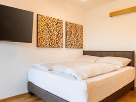 1 habitación, muebles diferentes y ropa de cama 