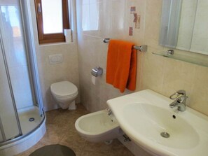 Apartment | Bathroom - Holiday Apartment Rosenheim (Rio di Pusteria)