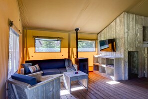 Tent | Living room - Chic Glamping Escape With Pool (Dalfsen)