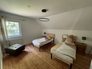 Casa de campo | 2 habitaciones, muebles diferentes y tabla de planchar con plancha 