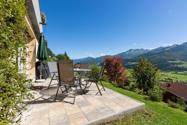 Apartment | Balcony - Apartment in Kaprun Near Ski Slopes (Piesendorf)