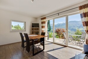 Apartment | Dining - Apartment in Kaprun Near Ski Slopes (Piesendorf)