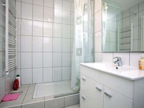 Bathroom - Belvilla by OYO Villa Costabellas (Marbella)