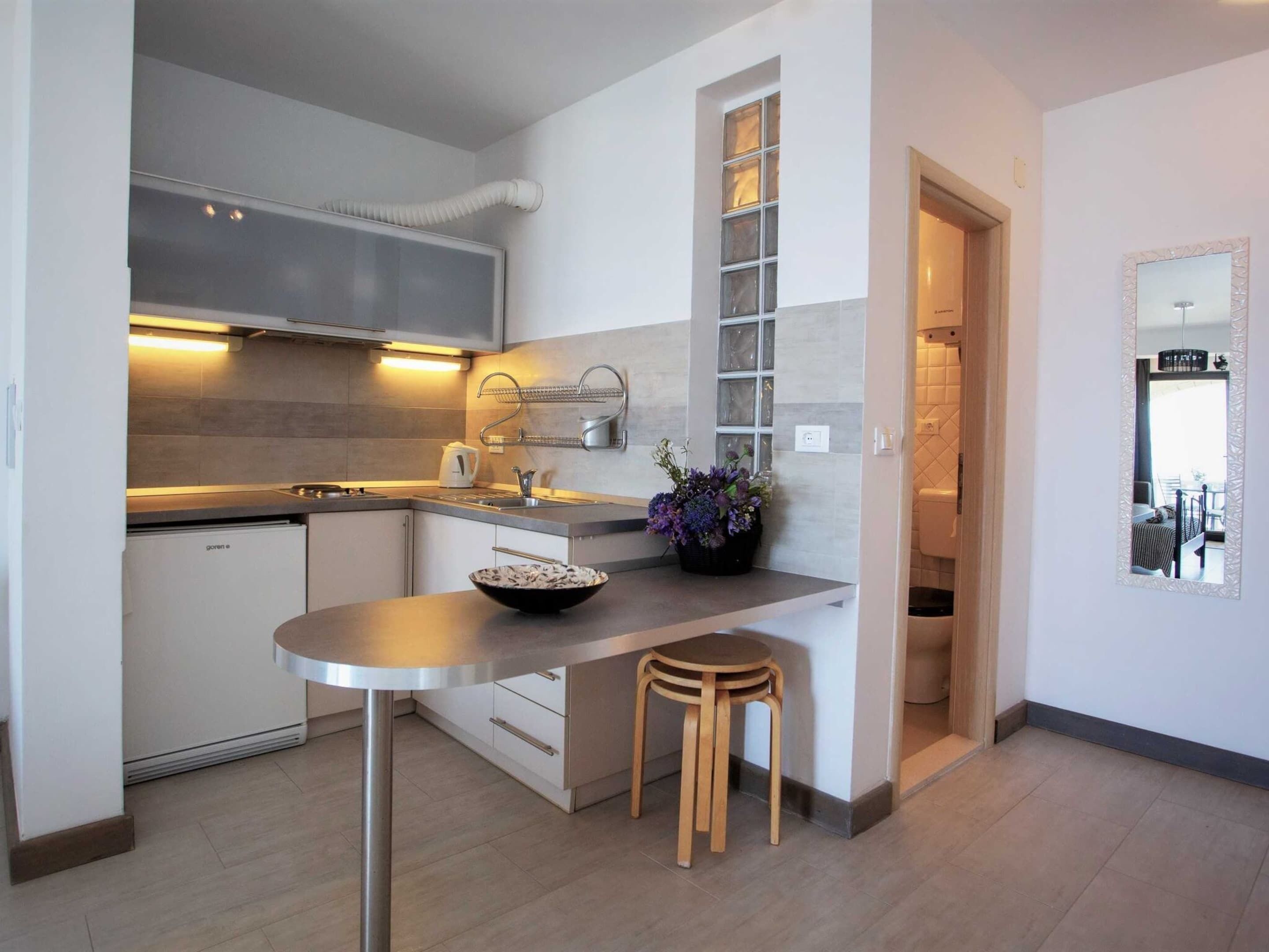 Apartment | Private kitchen | Fridge, stovetop