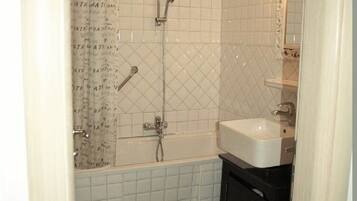 Apartment | Bathroom