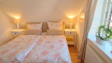 Cottage | 3 bedrooms, individually furnished, iron/ironing board