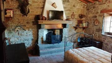 2 bedrooms, individually furnished, bed sheets